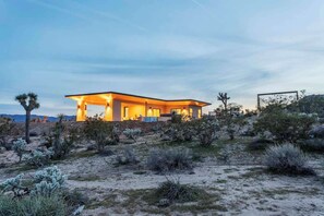 Exterior - Mojave Rosa • Modern, 2.5 Acres, Spa, Soak Pool (Yucca Valley)