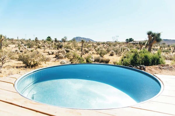 Tina de hidromasaje al aire libre