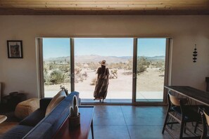 Interior - Mojave Rosa • Modern, 2.5 Acres, Spa, Soak Pool (Yucca Valley)