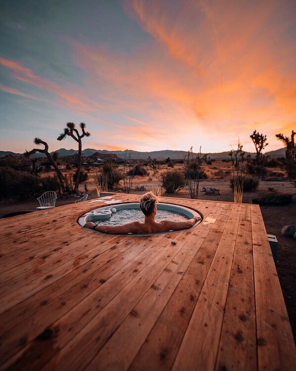 Tina de hidromasaje al aire libre