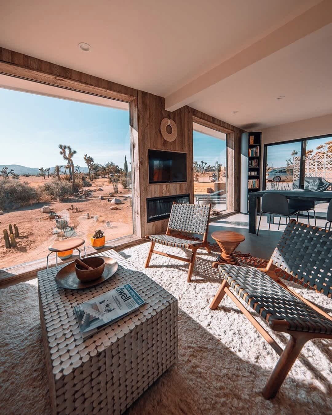 テレビ、暖炉、書斎 / ワークスペース