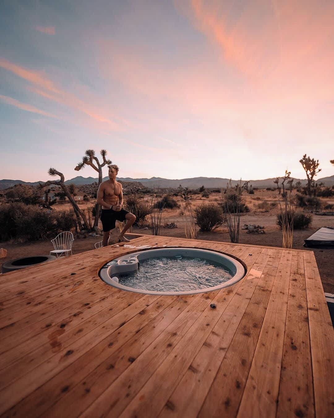 Outdoor spa tub