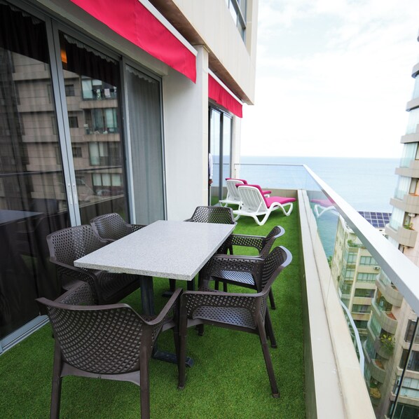 Suite de lujo, vista al mar | Terraza o patio