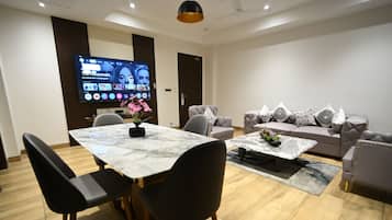 Suite Standard, 1 trÚs grand lit, fumeur, dans les dépendances | Coin séjour