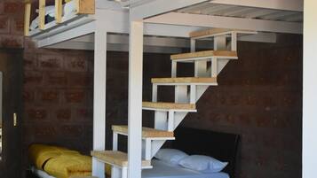 Habitación familiar con 1 cama doble o 2 individuales | Sábanas de algodón egipcio, ropa de cama de alta calidad, wifi gratis