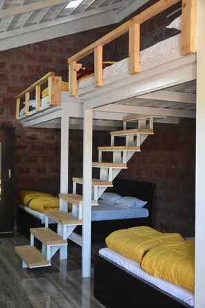 Kamar Double atau Twin Keluarga | Seprai katun Mesir, seprai premium, dan Wi-Fi gratis