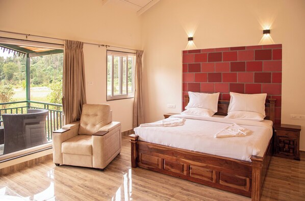 Egyptian cotton sheets, premium bedding, free WiFi - Neervana Resort (Sakleshpur)