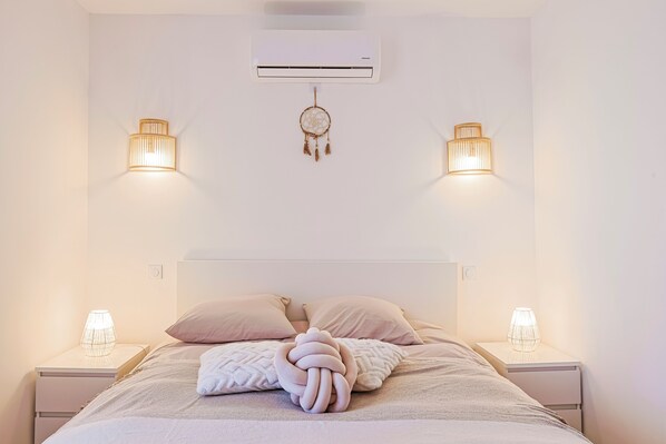 2 bedrooms, desk, iron/ironing board, free WiFi - Maison de Ville T3 La Palme - Les Volets Bleus (La palme)