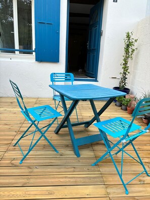 Outdoor dining - Maison de Ville T3 La Palme - Les Volets Bleus (La palme)