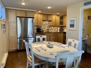 Dining - Cheerful condo on the West End across from Moors. (Provincetown)