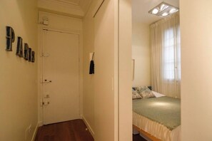 1 غرفة نوم ومكواة/لوح كي وواي فاي وملاءات أسرّة