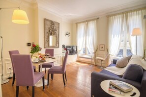 TV, DVD player - Le Marais Moderne (Paris)