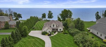 Lake Michigan Beachfront - King Suite - Game Room