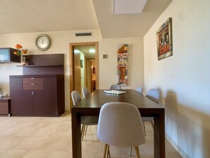 Dining - Bright and fully equipped in a front line development (La Manga del Mar Menor)