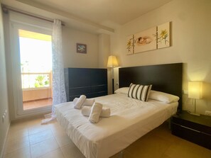 2 slaapkamers, een strijkplank/strijkijzer, gratis wifi, beddengoed