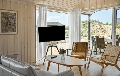 Beautiful home in Hørve with WiFi