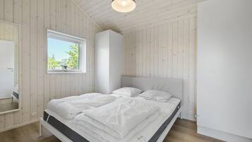 3 makuuhuonetta, silitysrauta/-lauta, ilmainen Wi-Fi