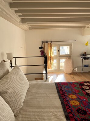 2 chambres, fer et planche à repasser, Wi-Fi, draps fournis