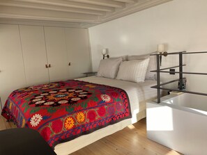 2 chambres, fer et planche à repasser, Wi-Fi, draps fournis