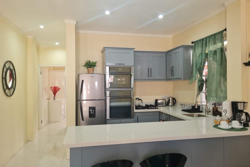 Condo in Gros Islet 10 Mins Drive to Beach