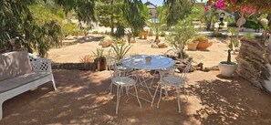 Outdoor dining - "SKIFA" CHARMING FULLY-EQUIPPED STUDIO IDEAL FOR 1 COUPLE WITH SWIMMING POOL (Houmt Souk)