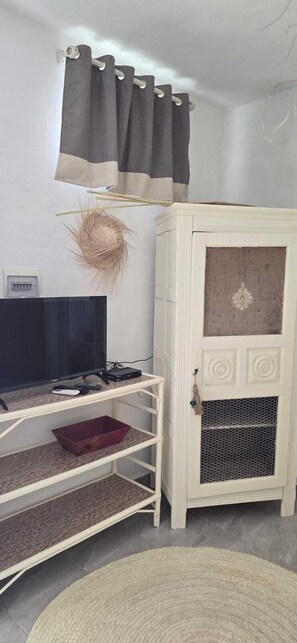 Interior - "SKIFA" CHARMING FULLY-EQUIPPED STUDIO IDEAL FOR 1 COUPLE WITH SWIMMING POOL (Houmt Souk)