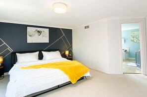 6 bedrooms, desk, iron/ironing board, travel cot