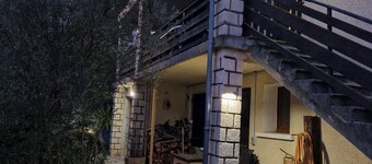 Grand Appartement Indépendant au Calme Dans Maison Avec Jardin