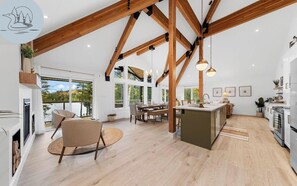 Interior - Lakefront Winter Fun, EV Charger, Fireplace, OFSC Trail, Dog OK (Huntsville)