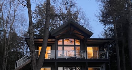 Waterfront Cottage, Water Trampoline, EV Charger, Fireplace, Dbl Kayak, Pet OK