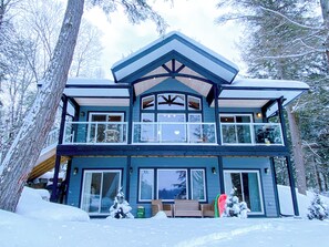 Exterior - Lakefront Winter Fun, EV Charger, Fireplace, OFSC Trail, Dog OK (Huntsville)