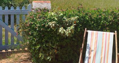 Grande maison familiale, vue mer, nichée dans la dune, sur l'ile de Noirmoutier.