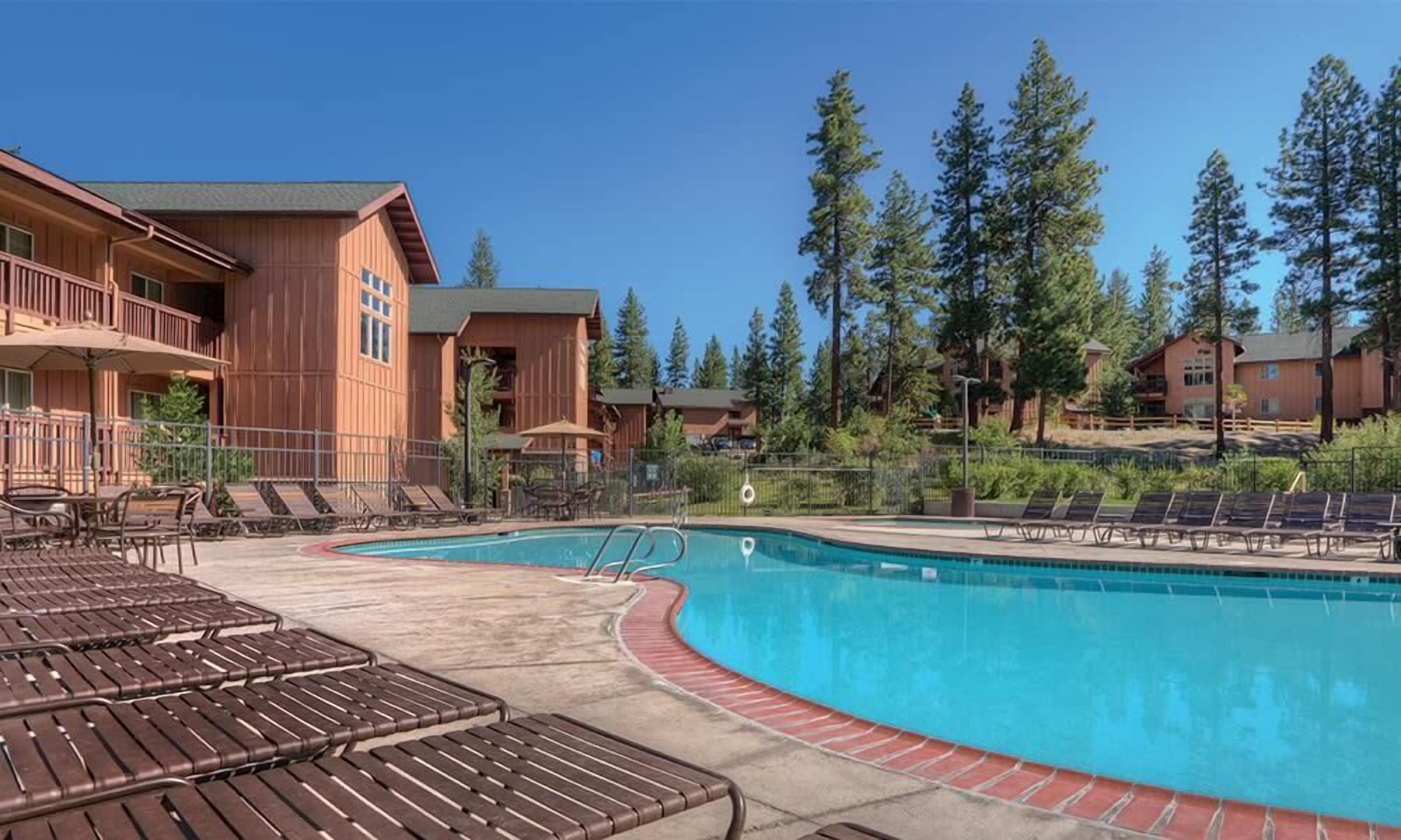 2br Presidential Condo Hike, fish, Swim!