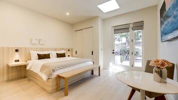 In-room safe, iron/ironing board, travel crib, free WiFi