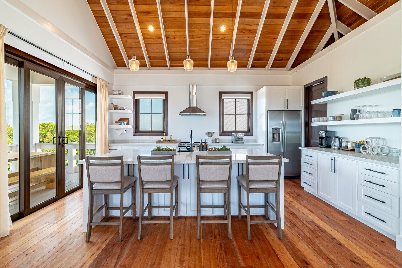 Kylskåp, mikrovågsugn, ugn och spishäll