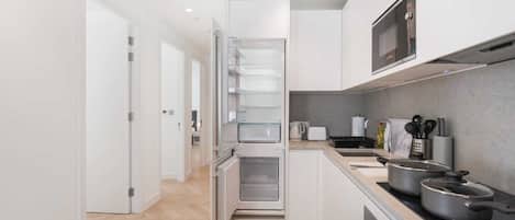 Apartemen | Dapur pribadi | Lemari es, microwave, oven, dan kompor