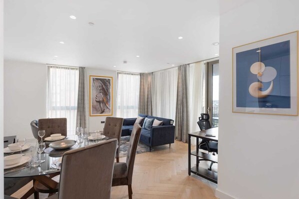 Dining - 3br-sleeps8-central London-parking (London)