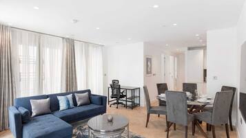 Apartment | Living area | Flat-screen TV