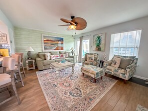 TV - Shared Pool, Boardwalk to the Beach (Port Aransas)