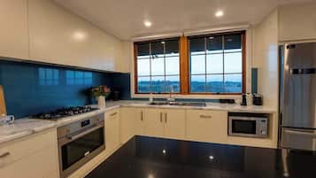Coffee/tea maker, fridge, microwave, oven