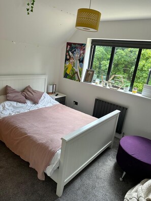 House | 4 bedrooms, iron/ironing board, free WiFi, bed sheets