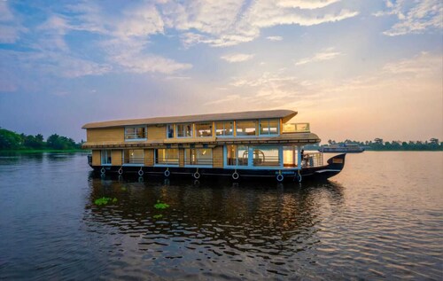 Houseboat-booking-Alleppey,Kerala,India. A Kerala-Backwaters- Booking-Online