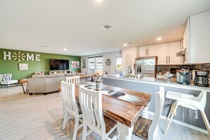 House (4 Bedrooms) | Interior