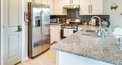 10 Mi to Dtwn: Spacious San Antonio Home!