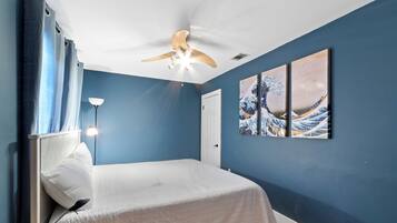 Signature Condo, 2 Bedrooms, Pool Access, City View | 2 bedrooms, individually decorated, individually furnished, desk