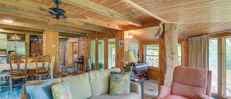 House (2 Bedrooms) | Interior