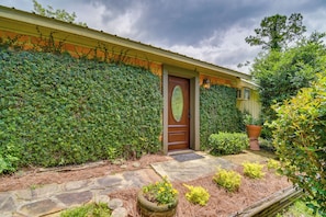 House (2 Bedrooms) | Interior - 'river's Edge' Alabama Gulf Coast Getaway w/ Deck! (Fairhope)