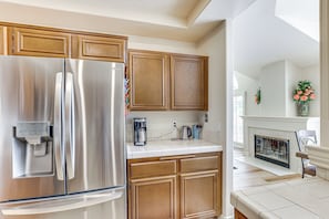 Apartment (3 Bedrooms) | Interior - Escondido Townhome w/ Gas Grill + Golf Acess! (Escondido)