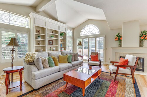 Escondido Townhome w/ Gas Grill + Golf Acess!