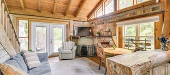 Riverfront Deck: Outdoor Retreat in Fairhope!